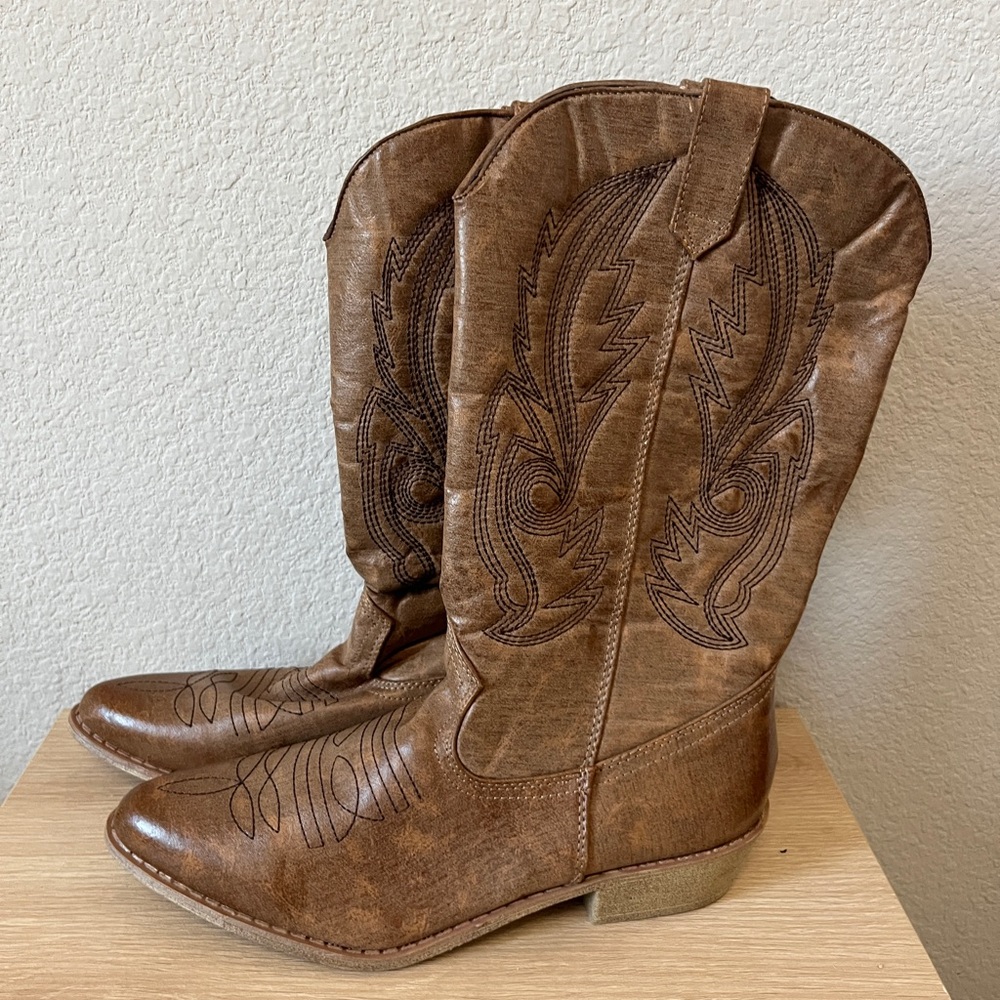 Rustic Brown Cowboy Boots with Stitching